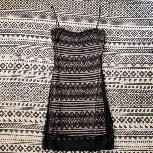 Little black dress in lace - Picture 1 of 4